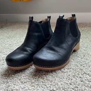 Dansko Women's Becka Black Oiled Pull Up Clog Booties Size 39 — Barely used!